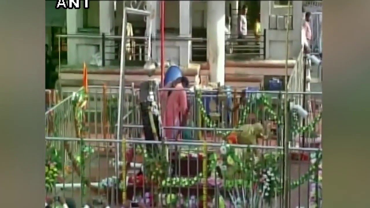 Women enter inner sanctum of Shani Shingnapur temple