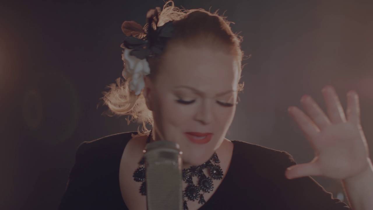 DARIA HODNIK - Pristajem Na Sve  (official video)