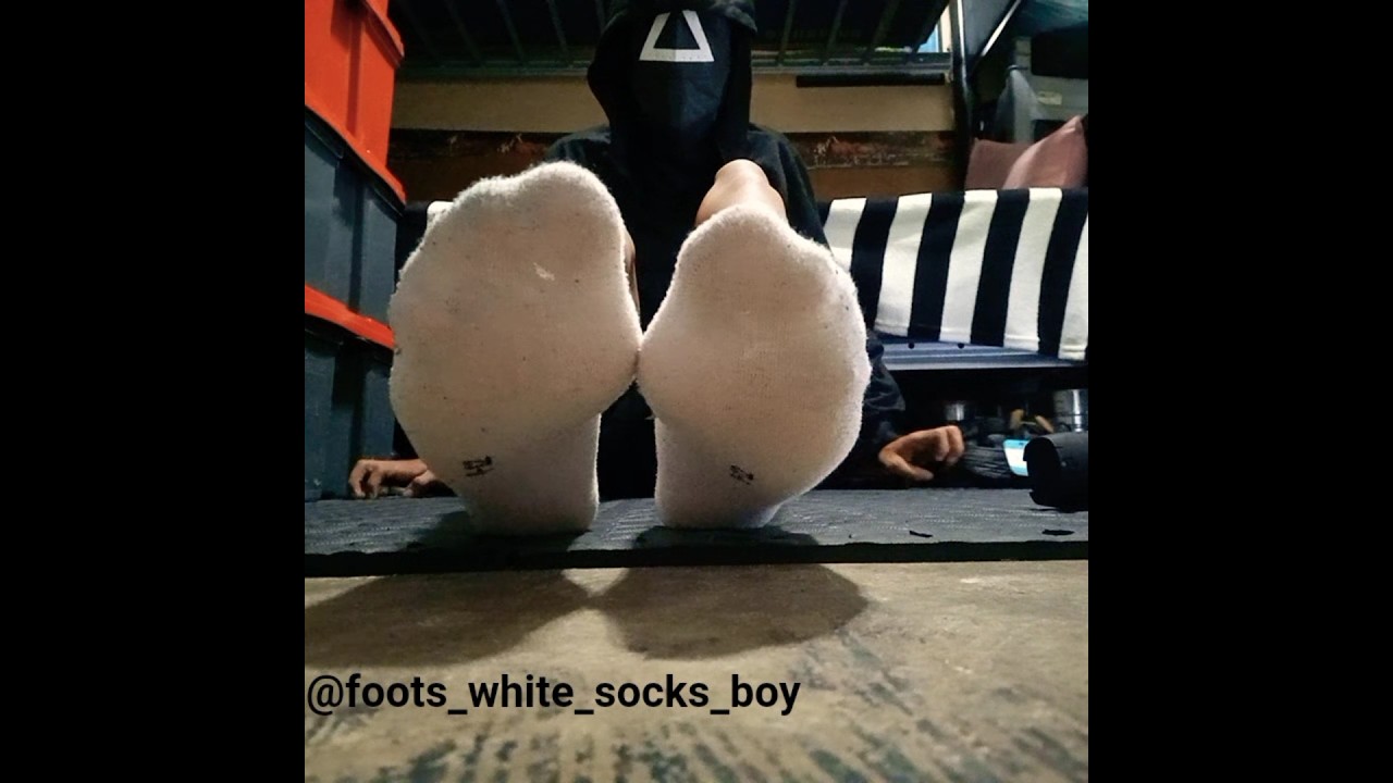 #socks #whitesocks #socklover #sockstyle #sockstagram#socks #feetmaster #whitesocksfetish#whitesocks