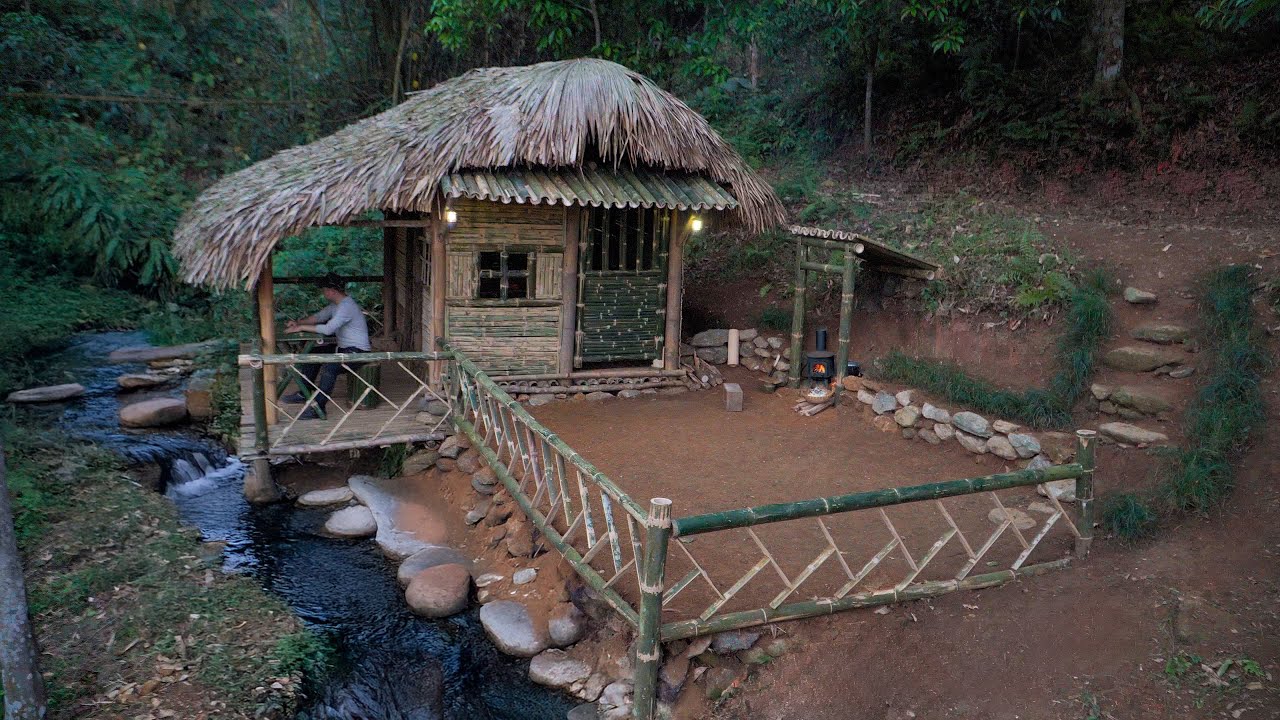 Rebuild an abandoned house to survive in the forest