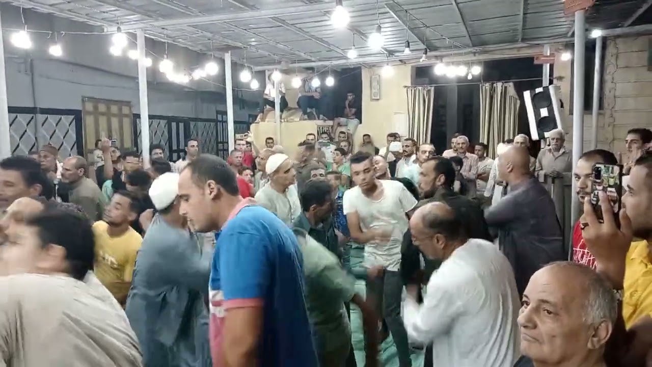 الشيخ نجيب معه الشيخ اسماعيل عبد الرحمن عز الدين في بساط كريم الدين