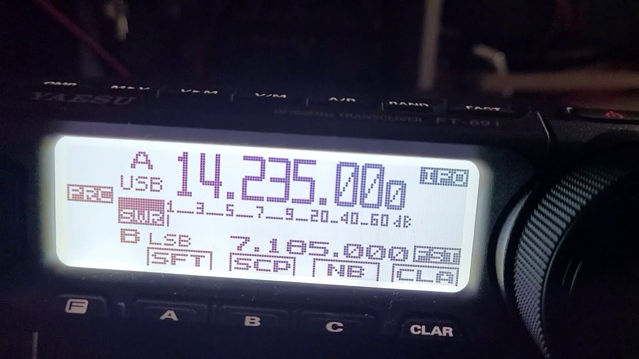 ICOM IC-718 vs Yaesu FT-891 RX & Speaker Sound Contest  (Copying K5RQ)