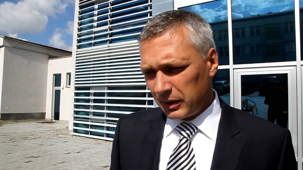 ŠKOLA VE FIRMĚ - FIRMA VE ŠKOLE: Šéf Barum Continental Libor Láznička (www.spsoa-ub.cz)