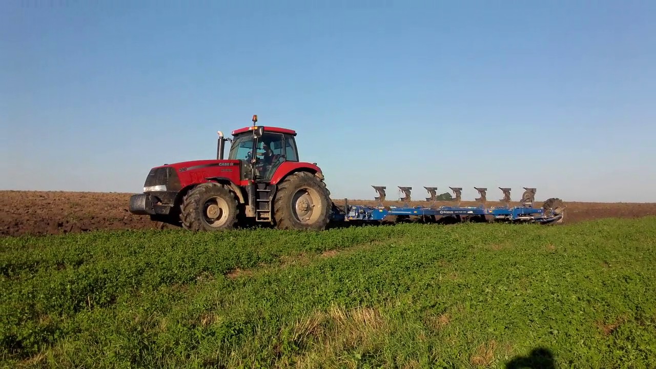 Case & overum 7x50 ploughing