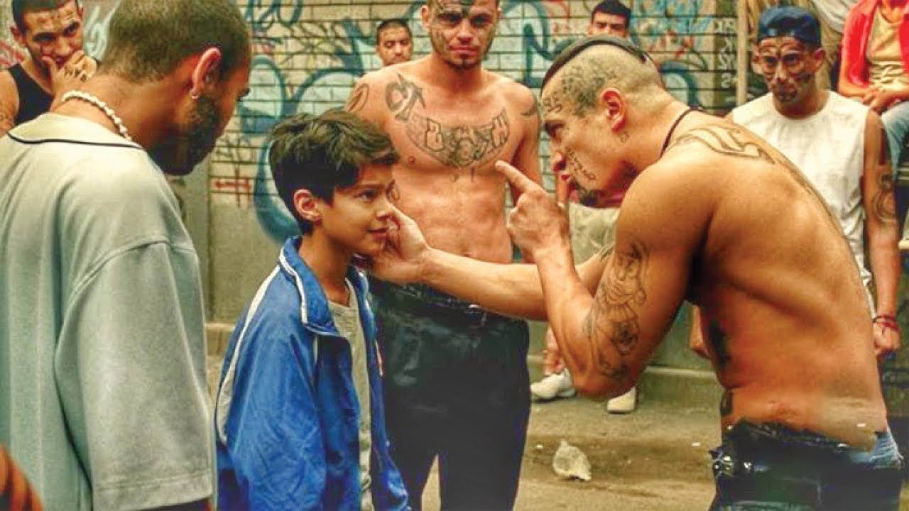 ACEȘTI GANGSTERI NU ȘTIAU CĂ UN BĂIEȚEL POATE CREA AT&Acirc;TEA PROBLEME