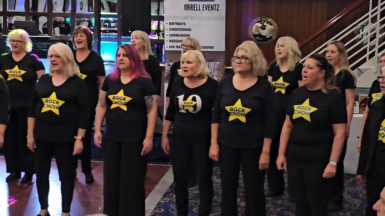 ROLL WITH IT ROCK CHOIR at the Liner Hotel LIVERPOOL. Kidney Patiwnts Assoc. Charity Night. 19/10/25