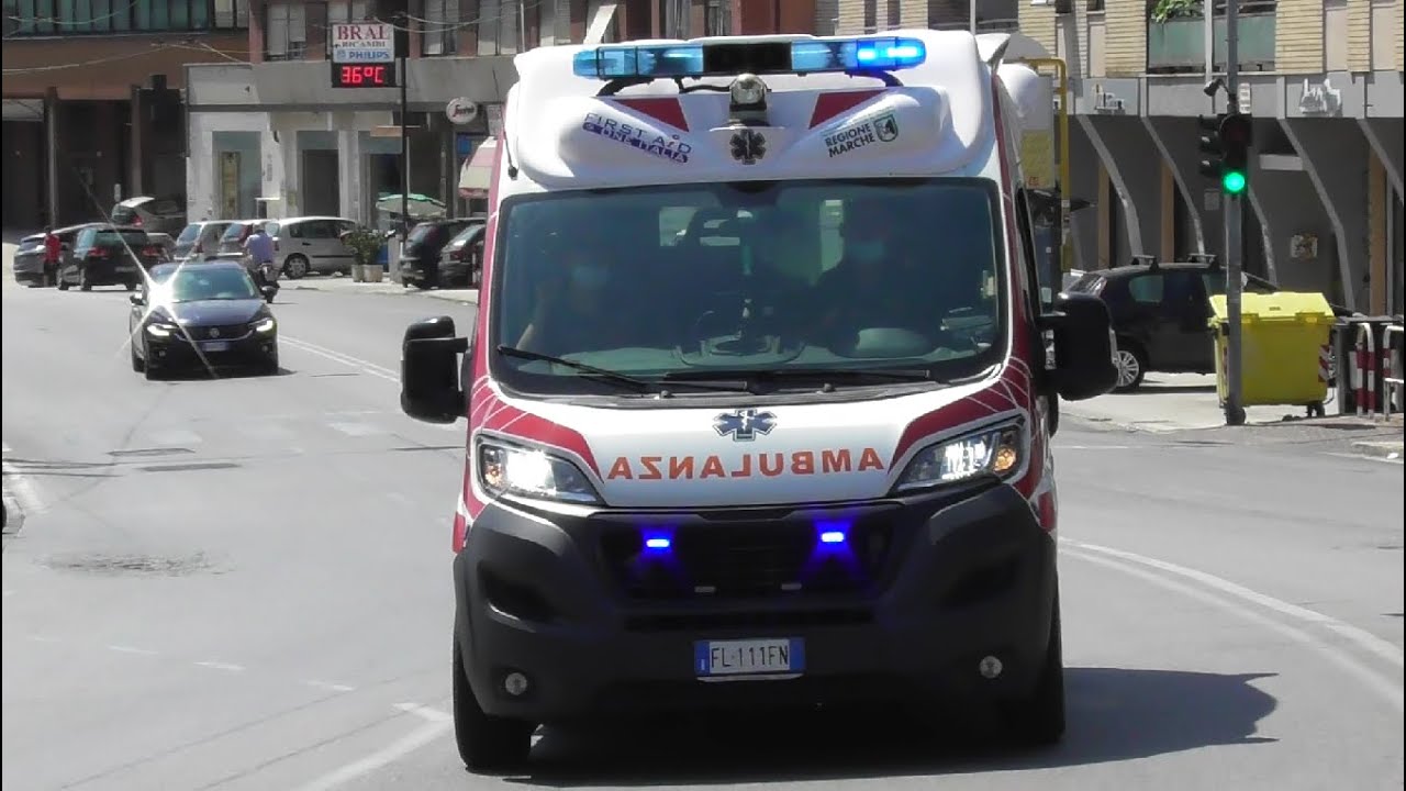 (Compilation) Ambulanze First Aid One Italia in Emergenza / Italian Ambulances in Emergency