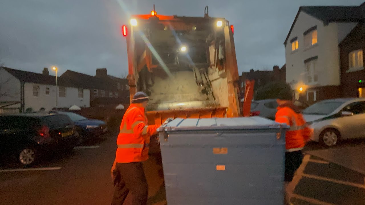Mercedes Econic Refuse Truck on General Waste, PVV