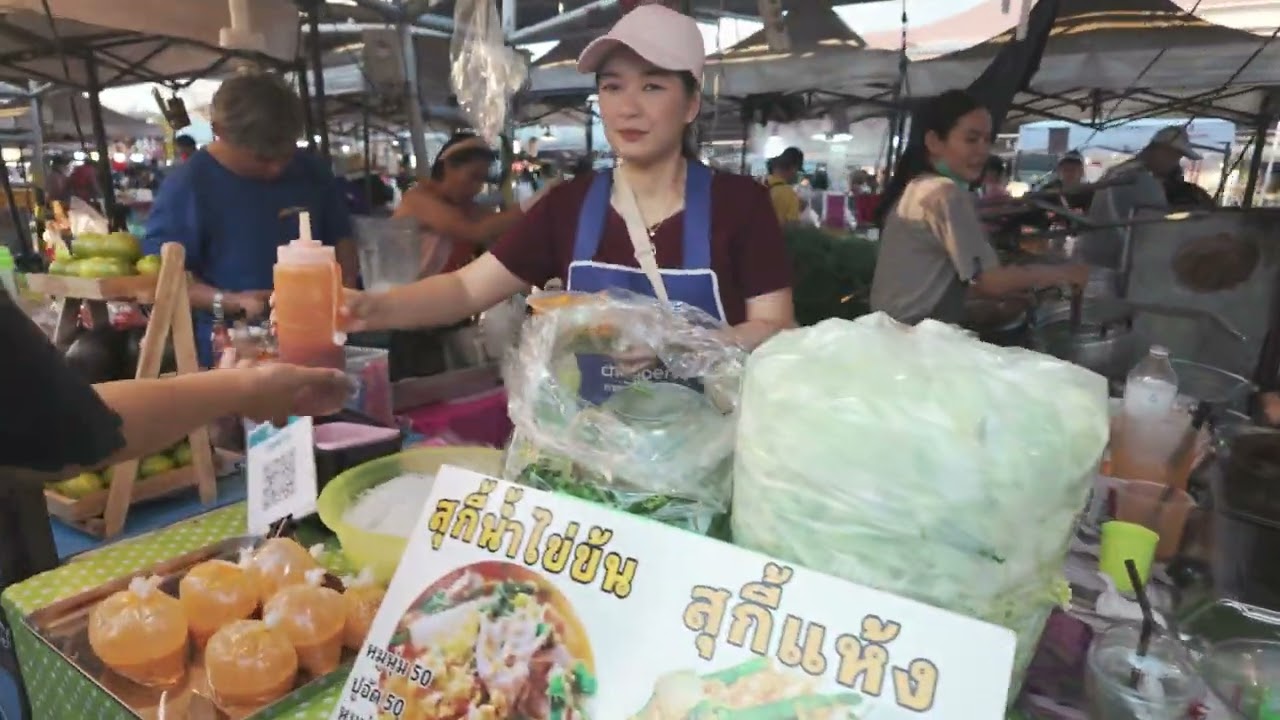 Wednesday Market Lotus Chiang Mai ตลาดนัด โลตัสคำเที่ยงไนท์มาร์เก็ต