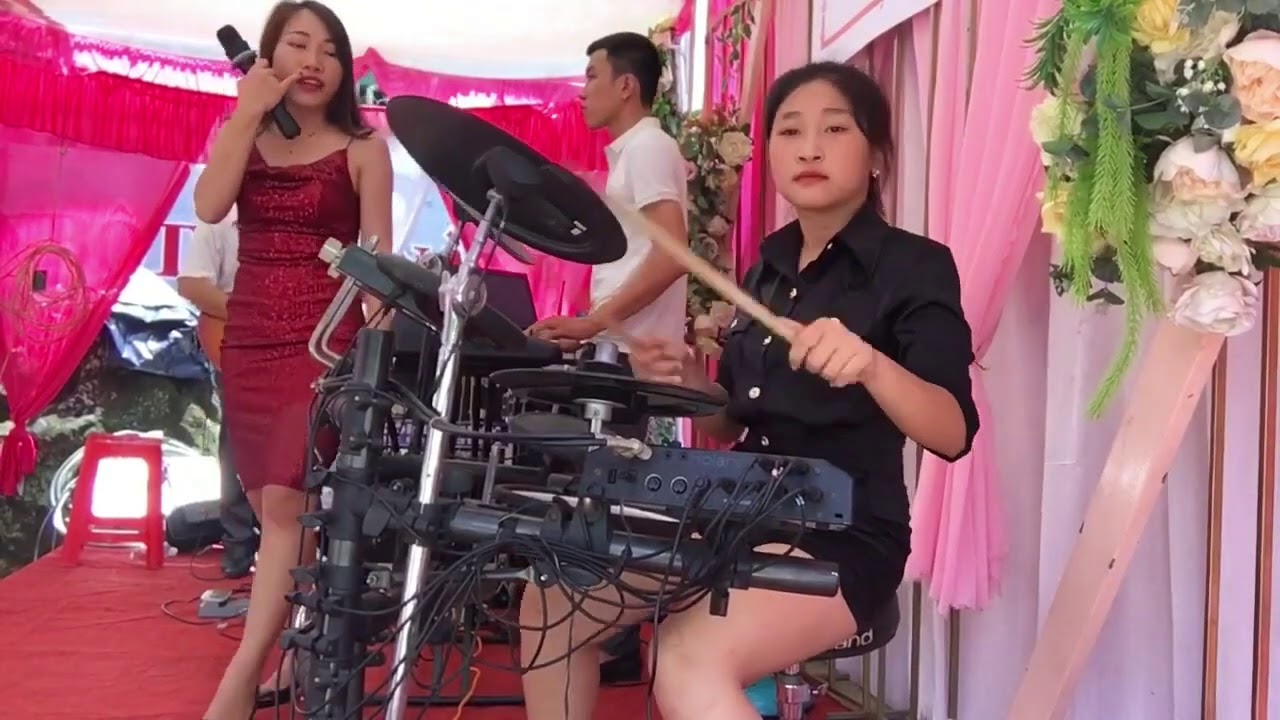Khúc Tình Nồng Remix - Band Đám Cưới Siêu Hot - Hot Girl Áo Đỏ Hát Cực Hay - Drum Ni Ni Cover