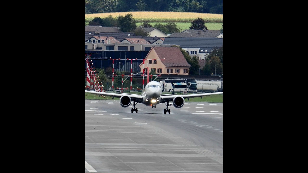 BCS3 Crosswind Landing RWY28 (with LiveATC) Zurich Airport 27.09.2024 #BCS3 #flyswiss #a220