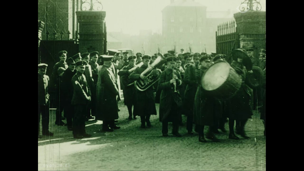 General von L&uuml;ttwitz vor dem Reichskanzler-Palast