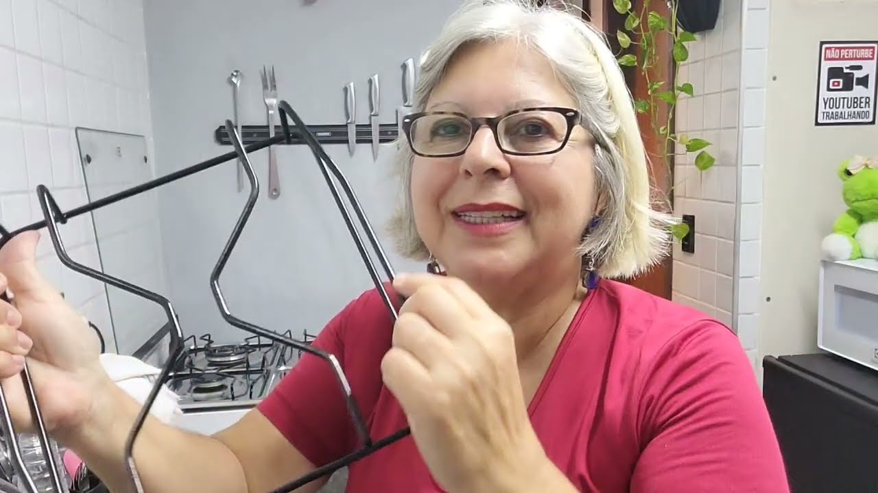 LIMPANDO O FOGÃO E A MAQUINA DE LAVAR ROUPAS.