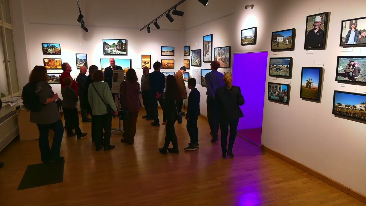 Földbe Vájt Világ - fotókiállítás megnyitó