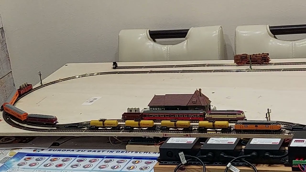 Kurzes Fahrvideo mit neuen Bahnhofsdurchsagen und Lok-Horn.