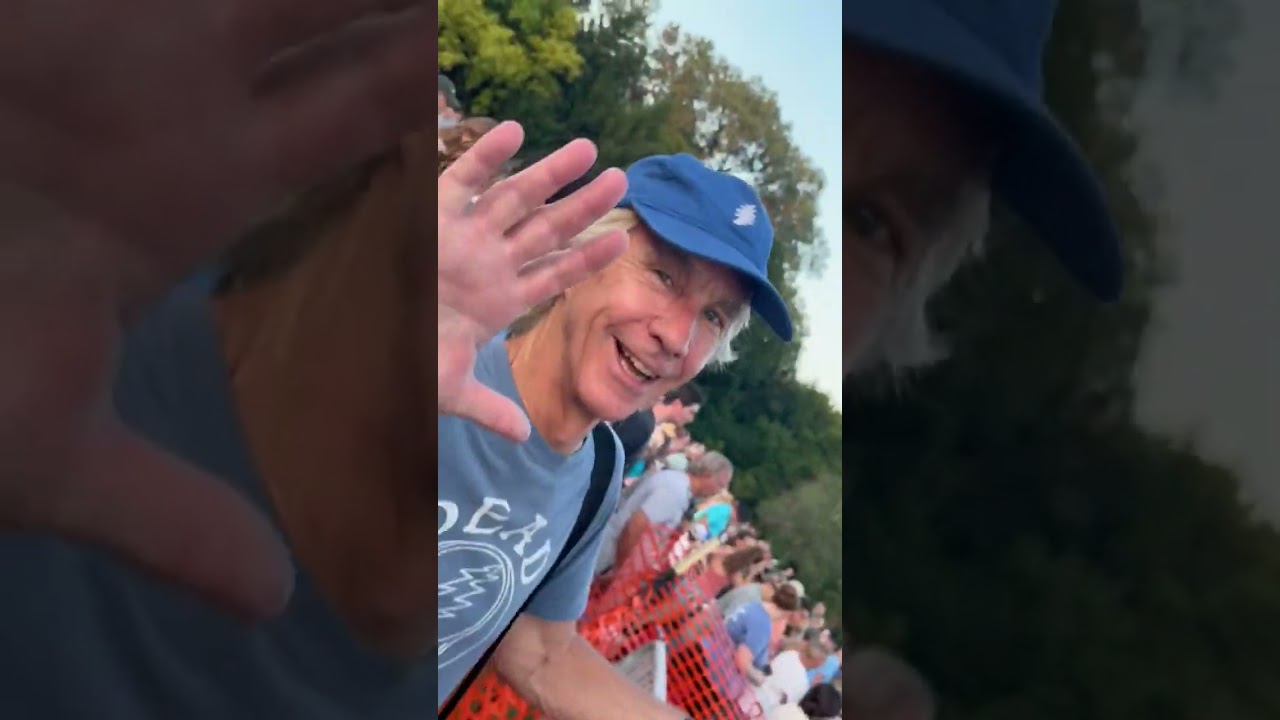 Robert Glaser enjoying Steve Lukather’s solo at Ringo concert.