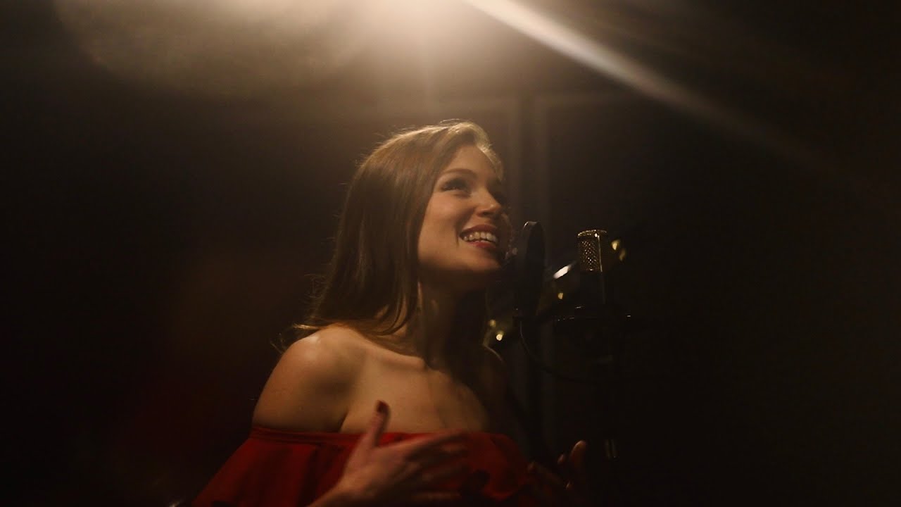 Flora - Santa Baby (Live Cover at Studio Metro)
