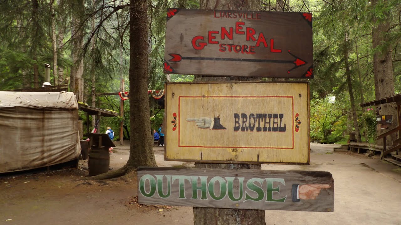 ALASKA : Liarsville gold rush trail camp and salmon bake