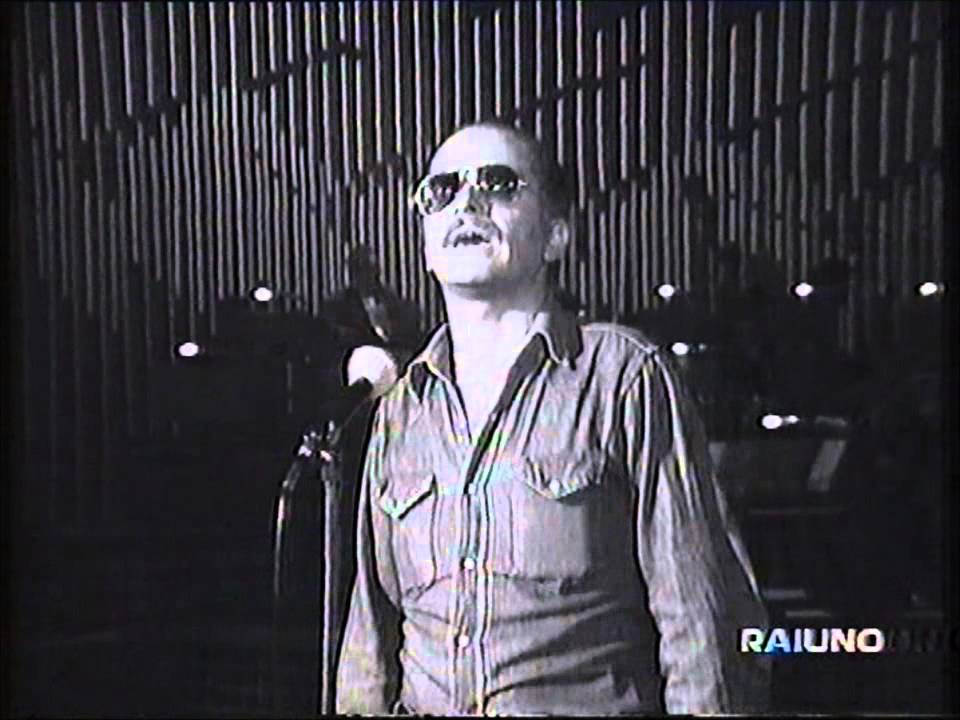 Gino Paoli interpreta 