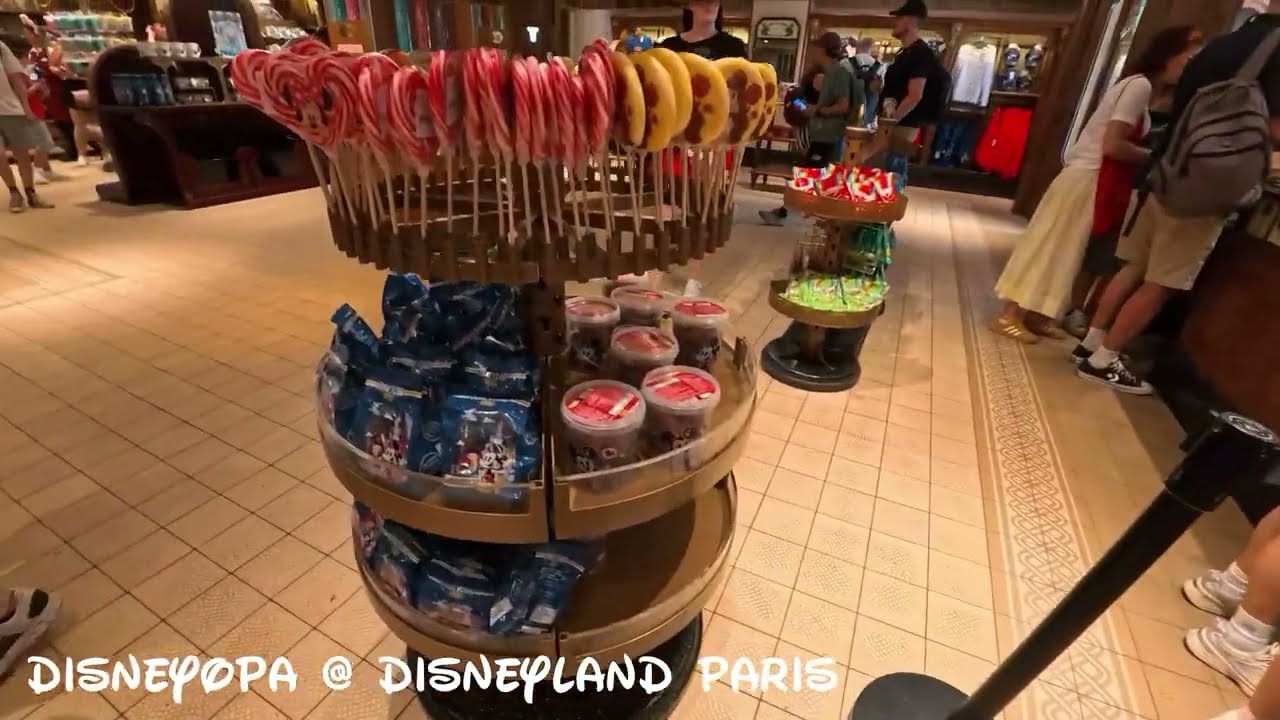 CHEZ MARIANNE - SHOP WALK THROUGH - Disneyland Paris - DisneyOpa