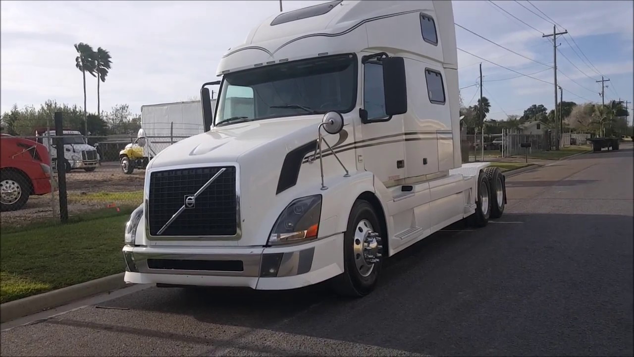 2008 VOLVO 780 STUDIO SLEEPER