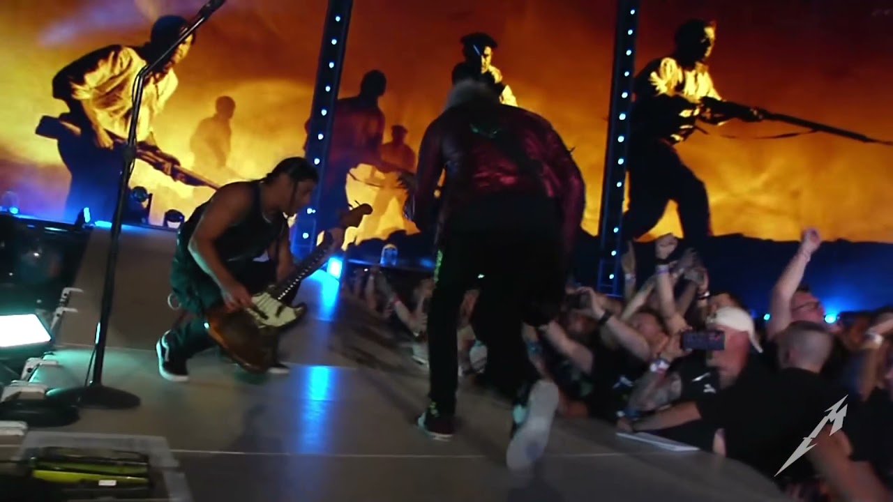 Kirk Hammett falls