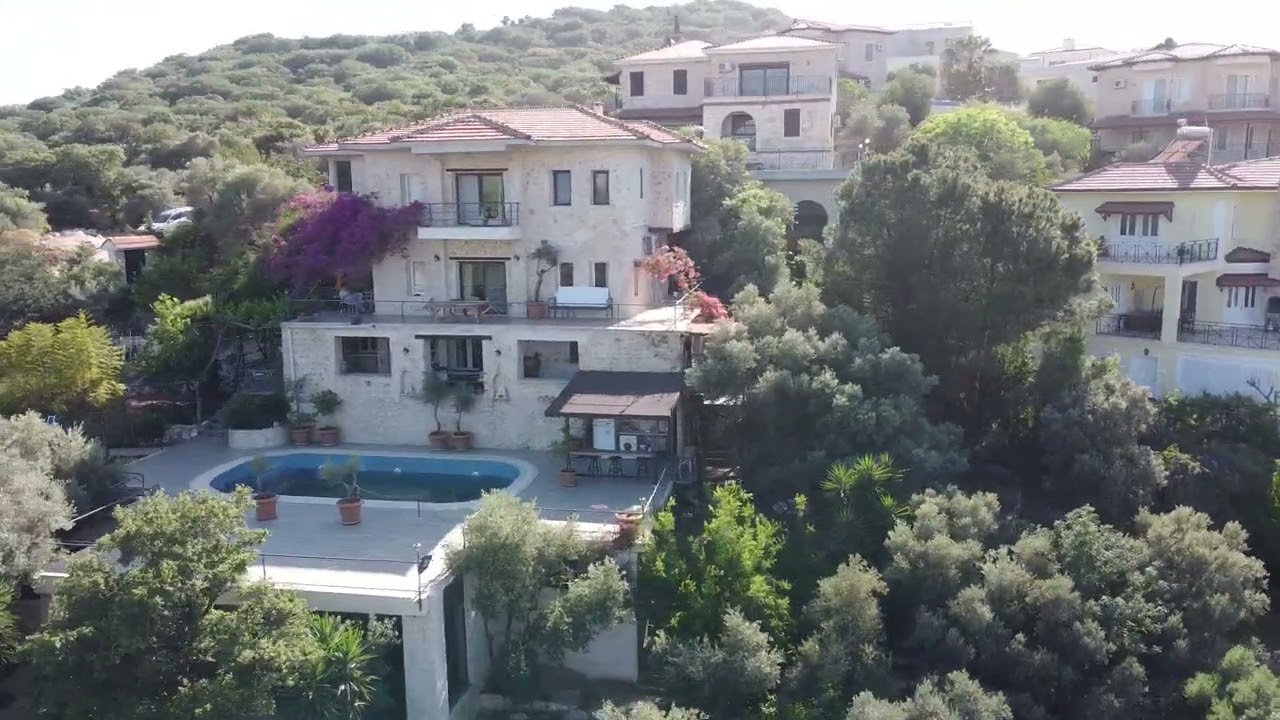 KAŞ ÇUKURBAĞ YARIMADASINDA 1425 m2 ARSA İÇİNDE SATILIK VİLLA