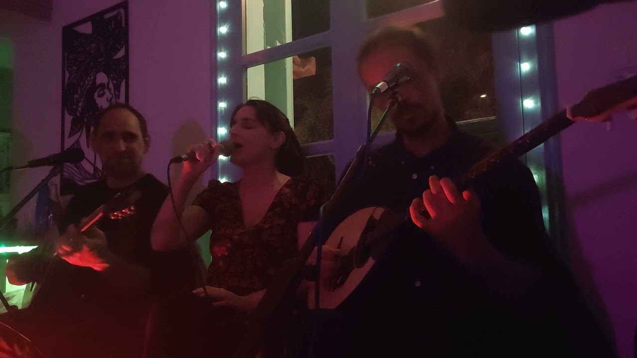 Μαζί σου ξεμυαλίστηκα -Ανατολή Μαργιόλα-Φώτης Βεργόπουλος/Μουσική:Μανώλη Χιώτη/Στίχοι:Βασίλη Ταμβάκη