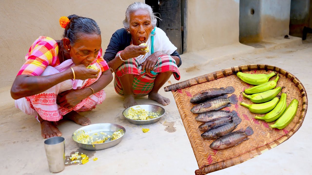 Climbing Perch Fish with Raw Banana Cooking by Tribe Grandmothers in Santali Tribal Village Cooking
