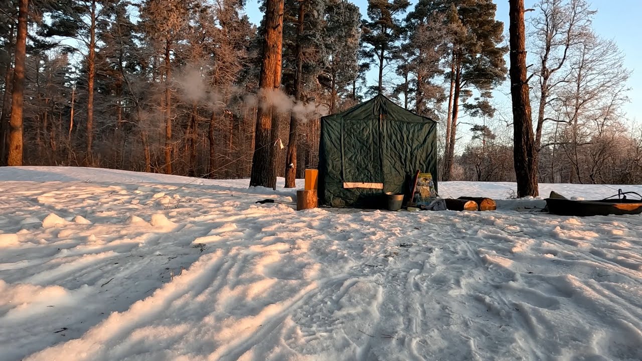 ЗИМНИЙ КЕМПИНГ С ПЕЧКОЙ У ЗАМЁРЗШЕЙ РЕКИ при -25°C