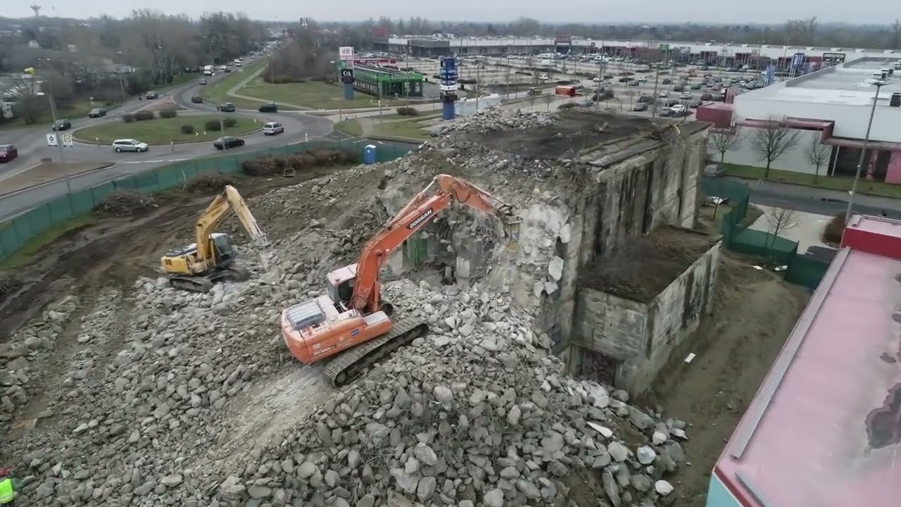 T&ouml;k&ouml;li bunker bont&aacute;s | Bunker demolition in T&ouml;k&ouml;l