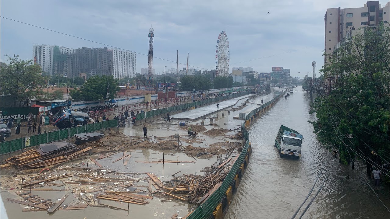Urban Flooding in Karachi After Heavy Rain |University Road destroyed 