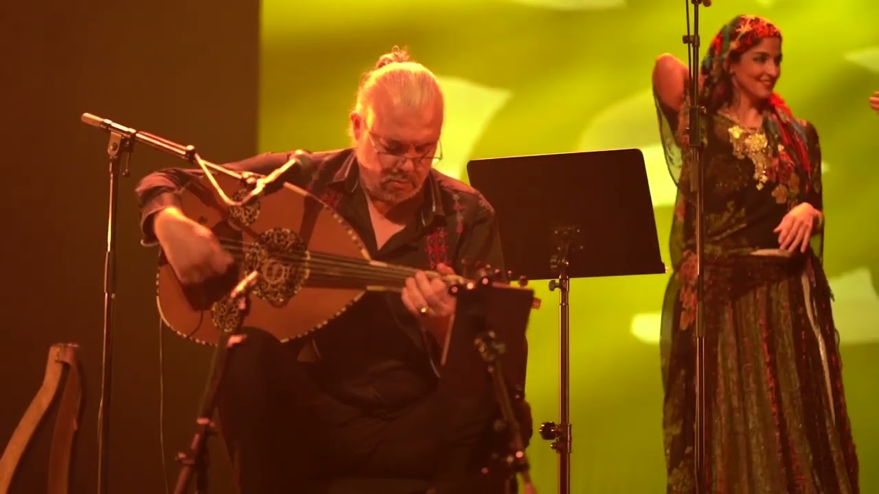 Wassla Bayat (middle), Ramzi Aburedwan & Dal'Ouna Ensemble (Natouf)