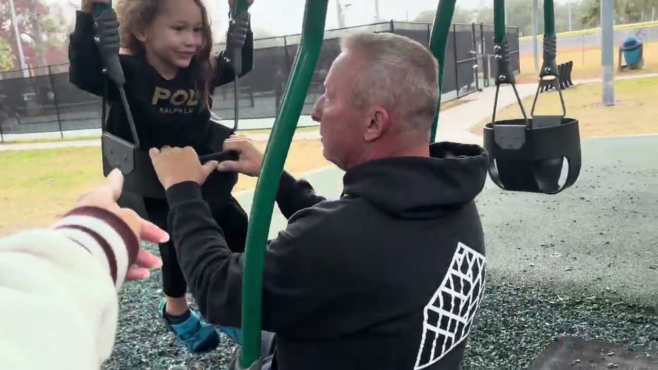 🇺🇸AT THE PLAYGROUND WITH THE KIDS EVEN IT’S COLD WEATHER ,🥶 😂 #highlight 