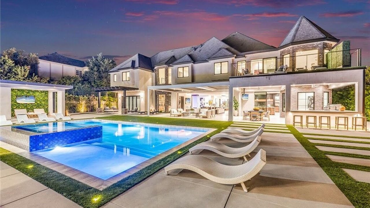 A $14M Impeccably remodeled Smart home in the guard-gated Westchester County Estates community, CA