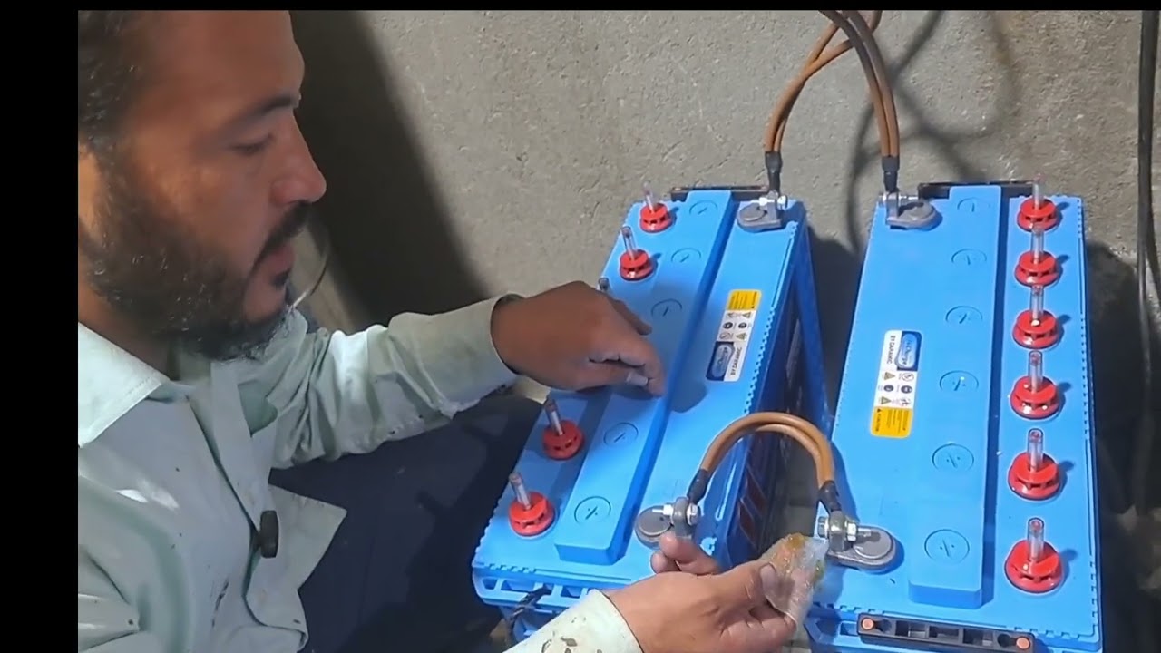 فعال کردن چهار کیلووات برق خورشیدی و چرب کردن ترمینال های باتری و فواید آن 