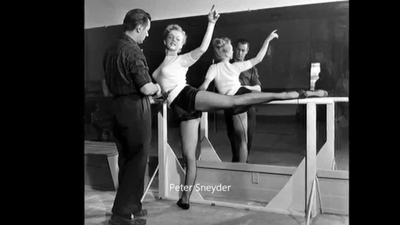 Marilyn Monroe - Preparing For The Stardom Sitting 1949.