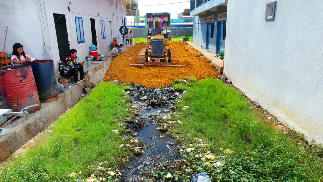 Complete 100% !! Landfill up in Flooded areas!! Bulldozer D20P & Truck 5T Pushing Soil Into water