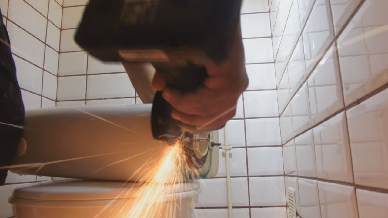 Remplacement mécanisme WC  / vis rouillé