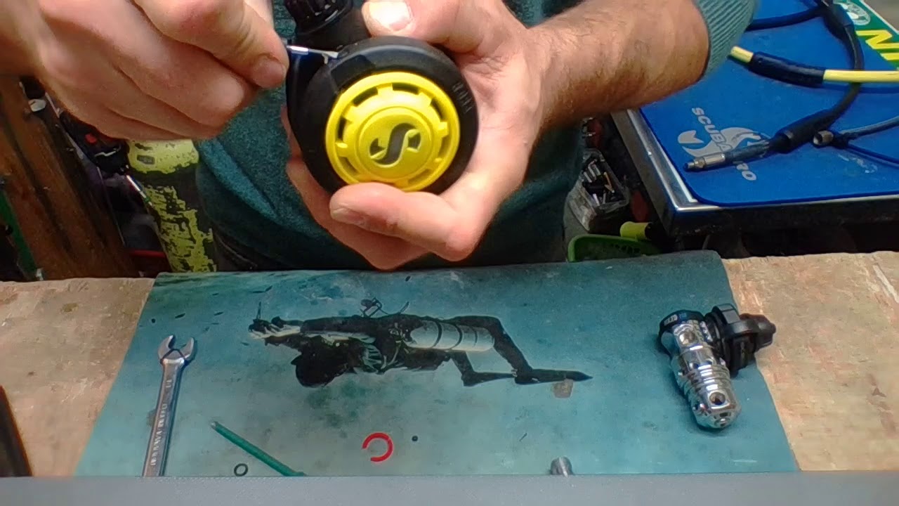 SCUBAPRO MK25 DISASSEMBLY