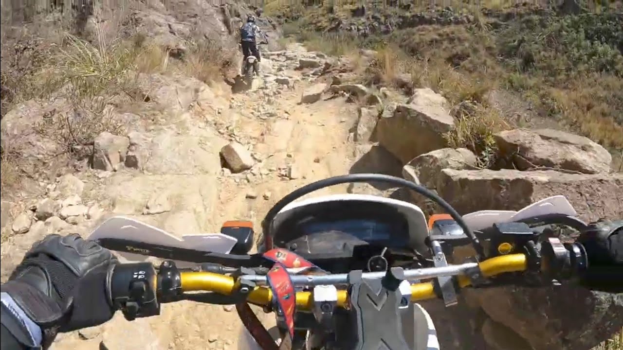 Mina San Virgilio completo Enduro Honda Tornado 250 Subida carioca