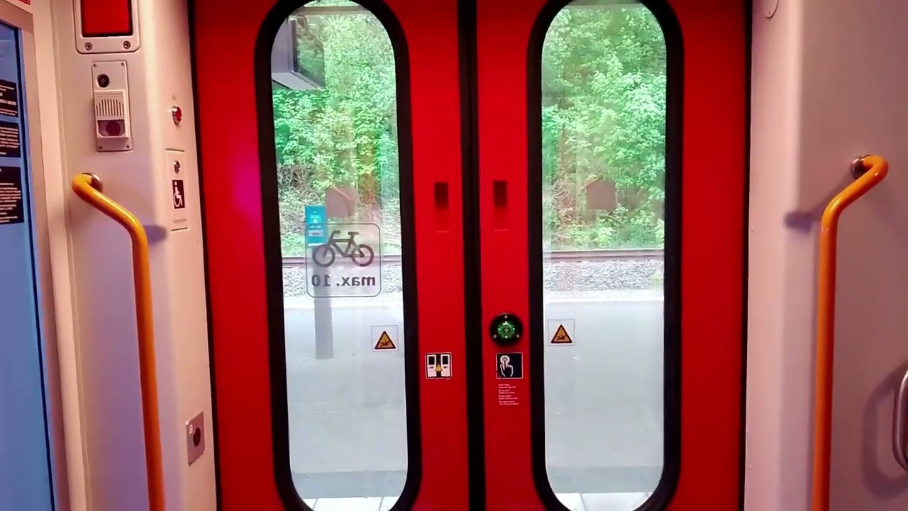 Abfahrtssignale Stra&szlig;enbahn, S-Bahn und Regionalz&uuml;ge Dresden
