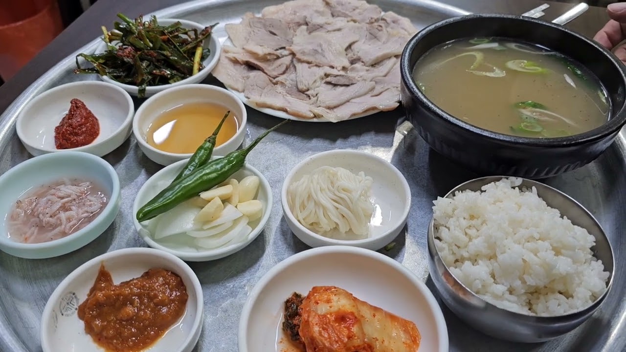부산  5000 원  돼지국밥집