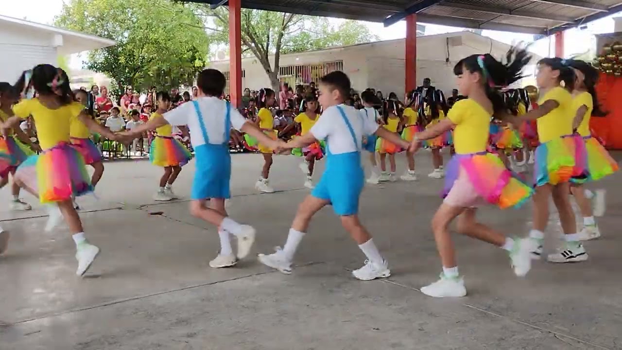 Otra demostración de la ronda infantil 2025 baile de iann