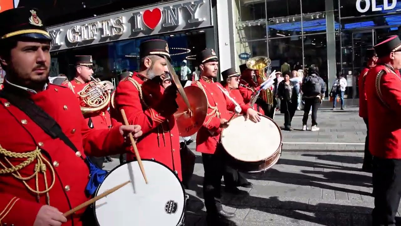 Banda Città di Bari esegue il brano Rosita del Maestro Pasquale Aiezza al Columbus day 2024 NEW YORK