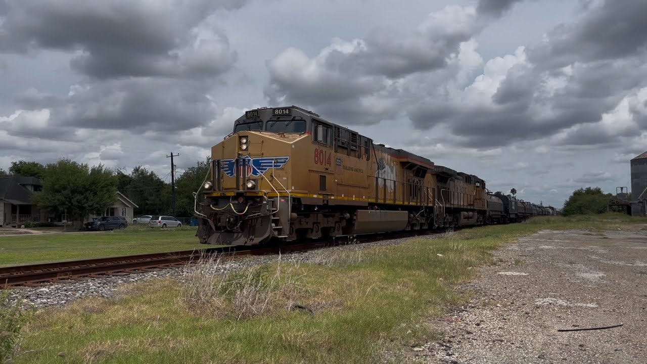 UP 8014 AC45ACCTE leads the M-EWOL mixed freight in San Benito, TX to Rancho Viejo, TX | 2 clips |