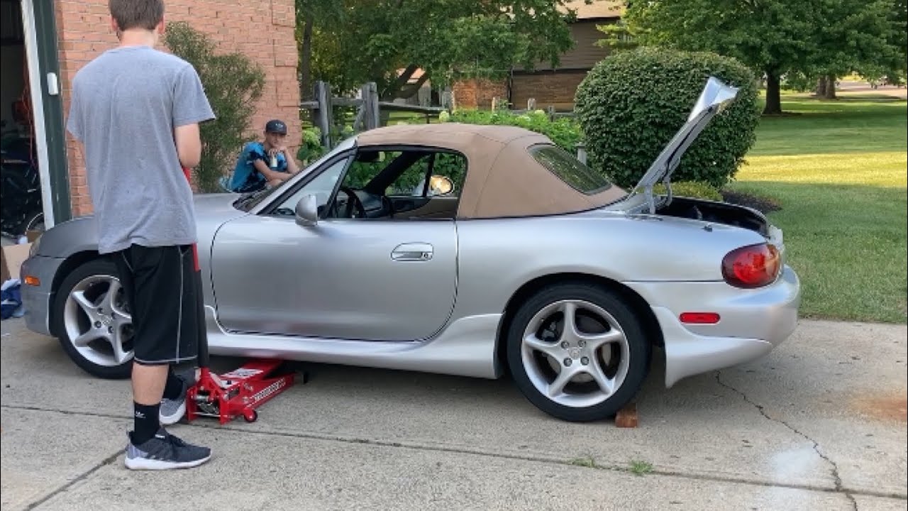 Nate’s Miata Goes Low! Coilover Install on Nb Miata!