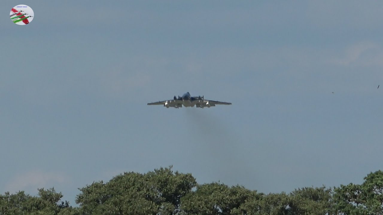Duxford - Sea Vixen Last Display Before Crash Landing - AIRSHOW WORLD