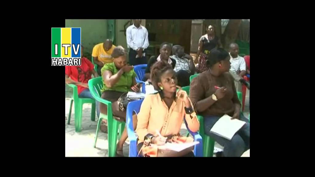 Mzee Kingunge Ngombale  Mwiru amepinga vikali kuwepo kwa serikali tatu katika katiba mpya ijayo.