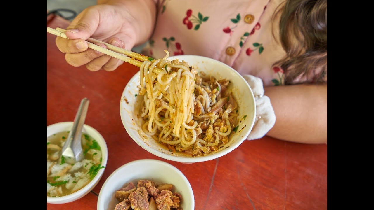 What I Eat In Mandalay Part 1 - မန္တလေး ရောက်တုန်း တစ်နေကုန် ဘာတွေပတ်စားလာလဲ?